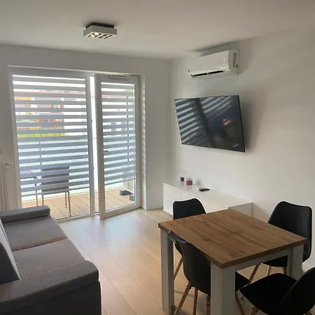 Posesja Kapitanska B18-18 アパート グジボボ